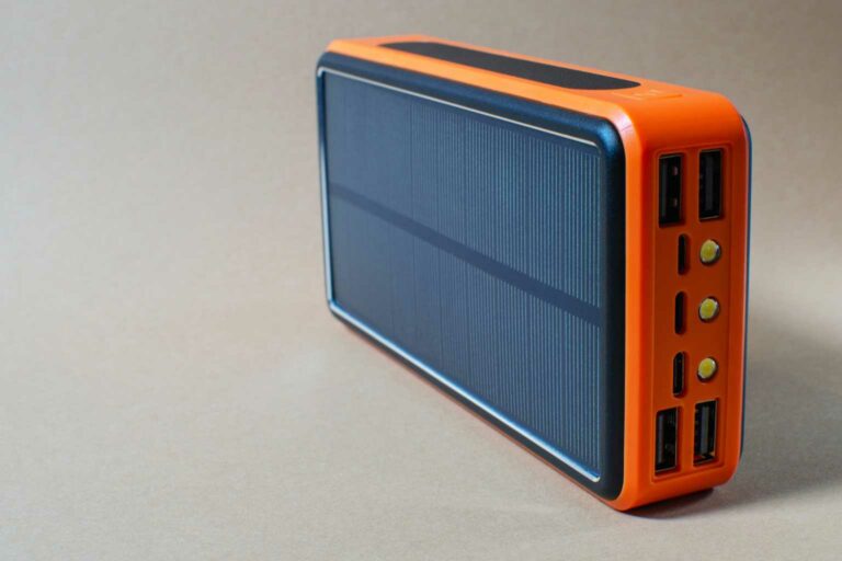 Sustainable Mobile Phone - Solar powered phone chargers are a thing