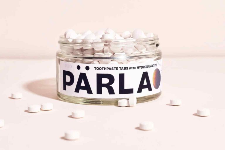 Sustainable Toothpaste - Parla toothpaste mints come in a refillable glass jar and are super sustainable