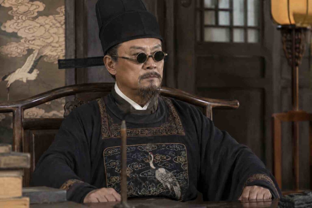 Eco-Friendly Sunglasses - Judges in ancient China wore dark 'smoky' lenses to hide their expressions
