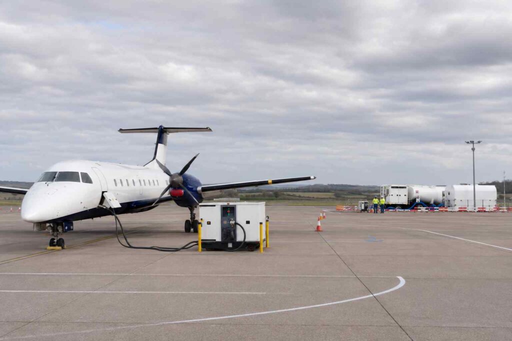 Sustainability News for August 24th - The UK Governemnt has invested £7.3M to test low emissions aircraft operations across a number of sites and systems