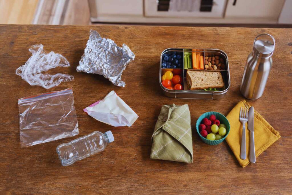 Sustainable Lunch Boxes - By taking a packed lunch and using a reusable lunch box you play your part cutting down on the billions of pieces of plastic thrown away annually