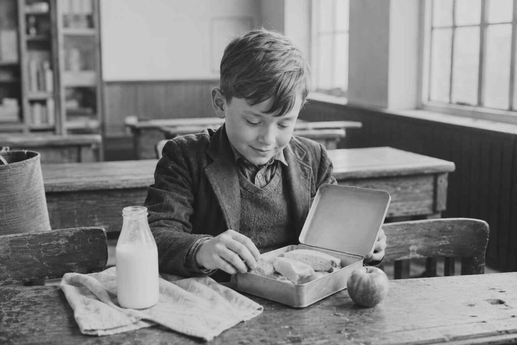 Sustainable Lunch Boxes - Tin lunch boxes were first championed by miners in the UK and were quickly adopted by people to carry lunch to work and school